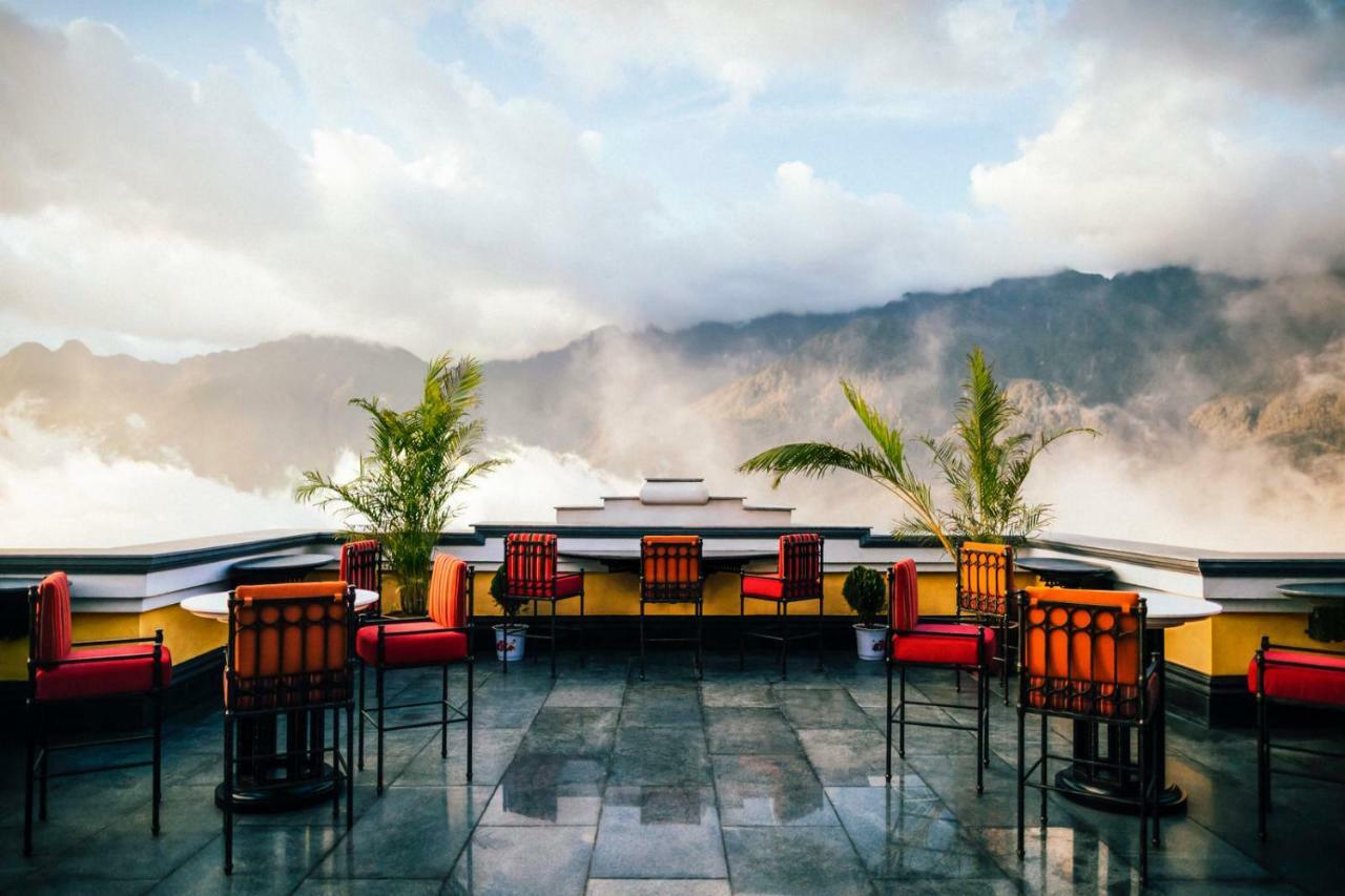 Hotel De La Coupole - Mgallery Sapa Exteriér fotografie The rooftop bar at the Hotel